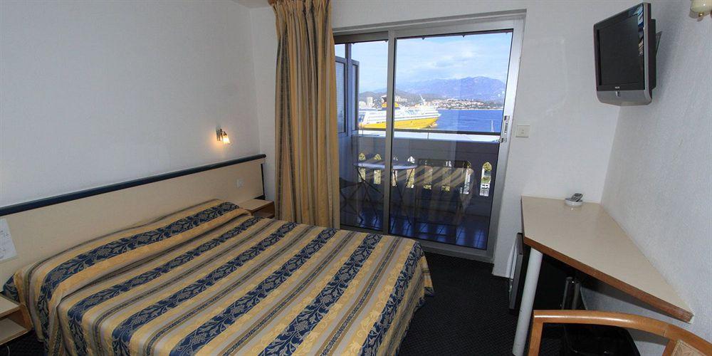 Du Golfe Ajaccio (Corsica)